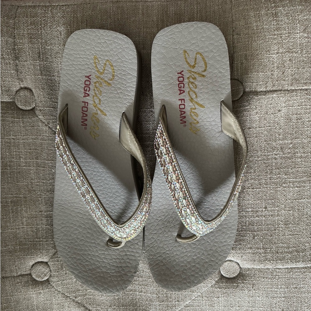 Sketchers yoga foam flip flops